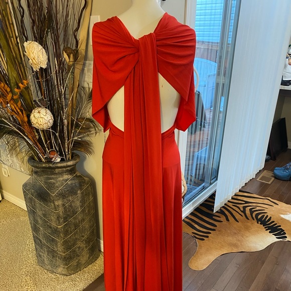 Beautiful red dress for any occasion. - Picture 5 of 15
